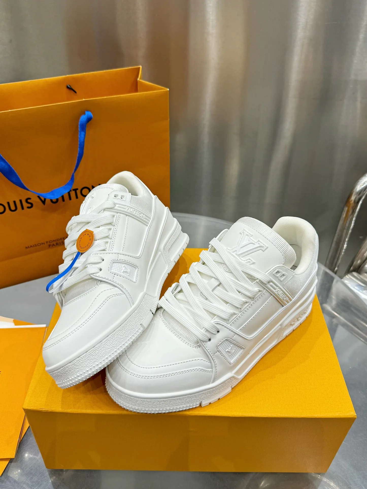 Кроссовки Женские Louis Vuitton 19073358