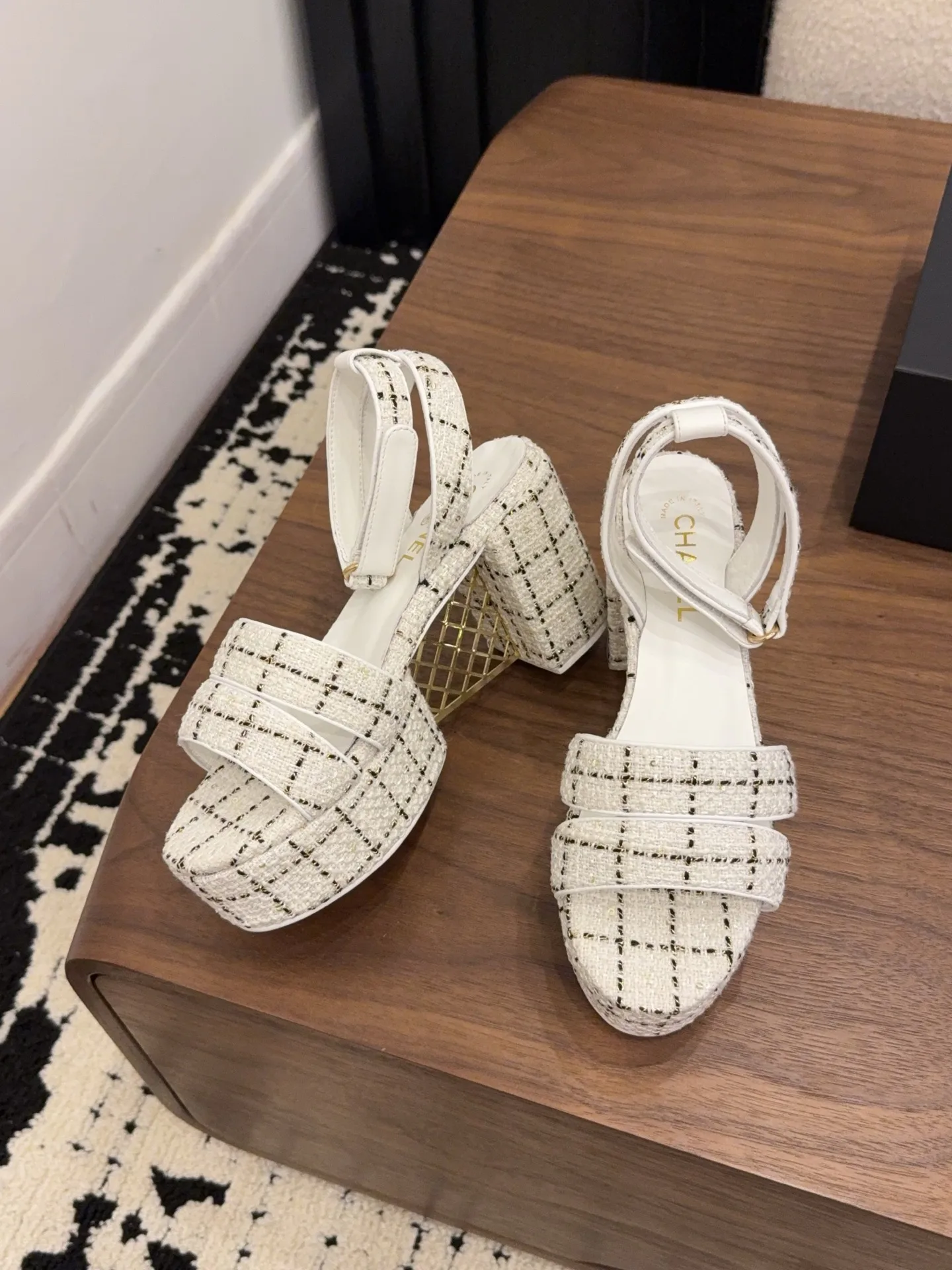 Сандалии Женские Chanel 10807689