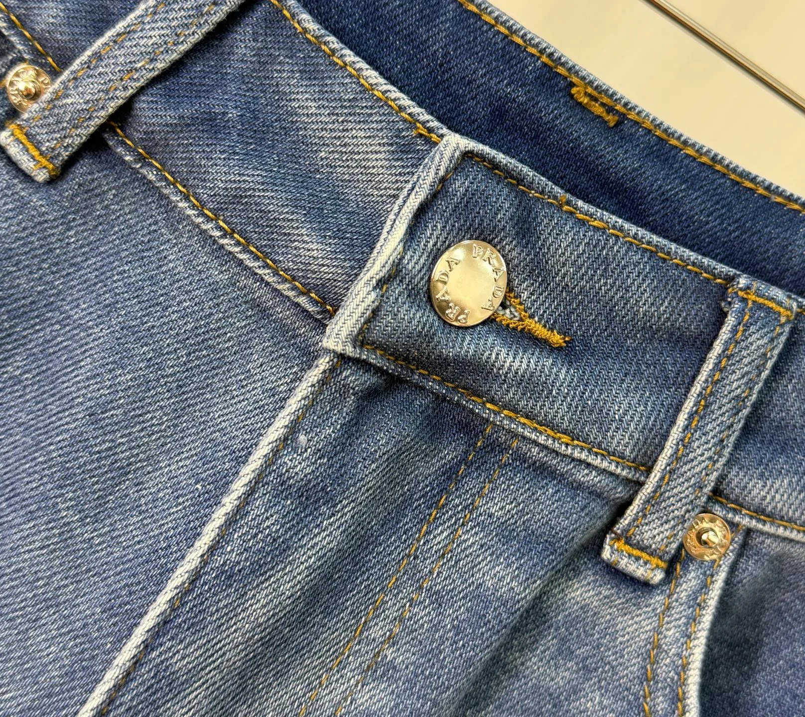 Шорты Женские Prada 13237515