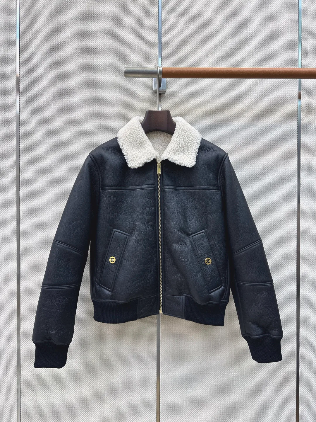 Кожаные Куртки И Дублёнки Женские Chanel 19400587