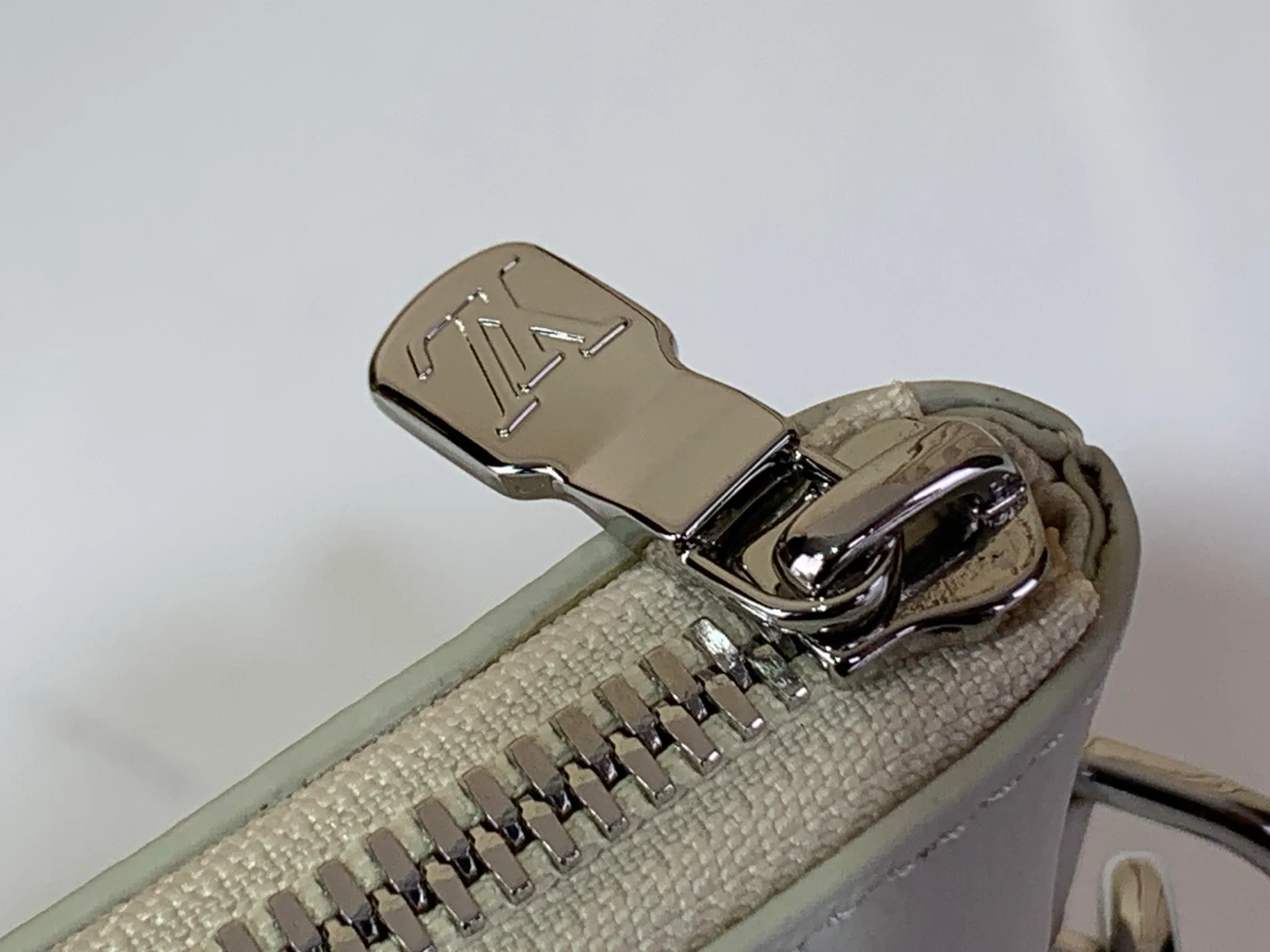 Клатчи Женские Louis Vuitton 14458793