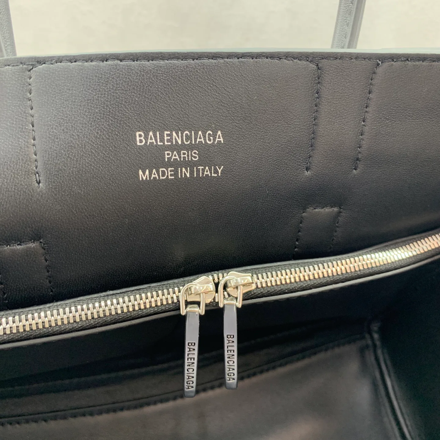 Классические Сумки Женские Balenciaga 18205722