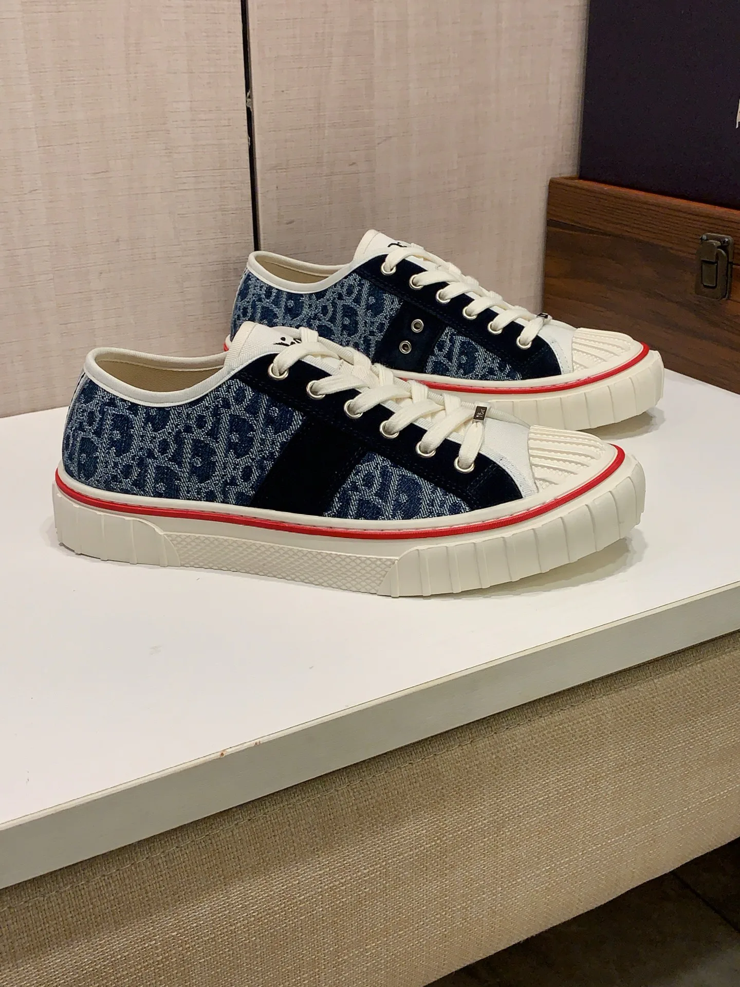 Кроссовки Женские Christian Dior 18247724