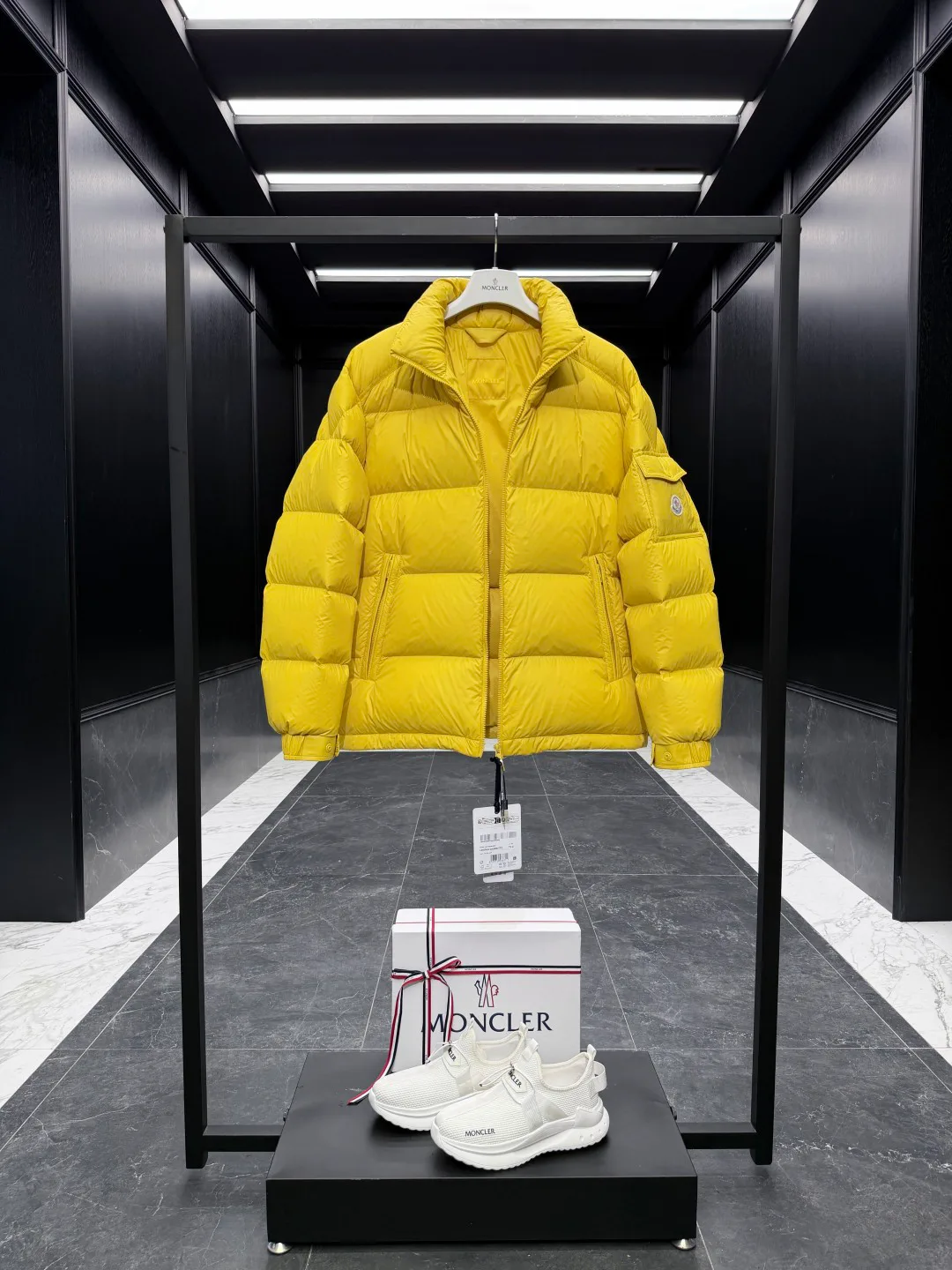 Куртки И Пуховики Мужские Moncler 1749832