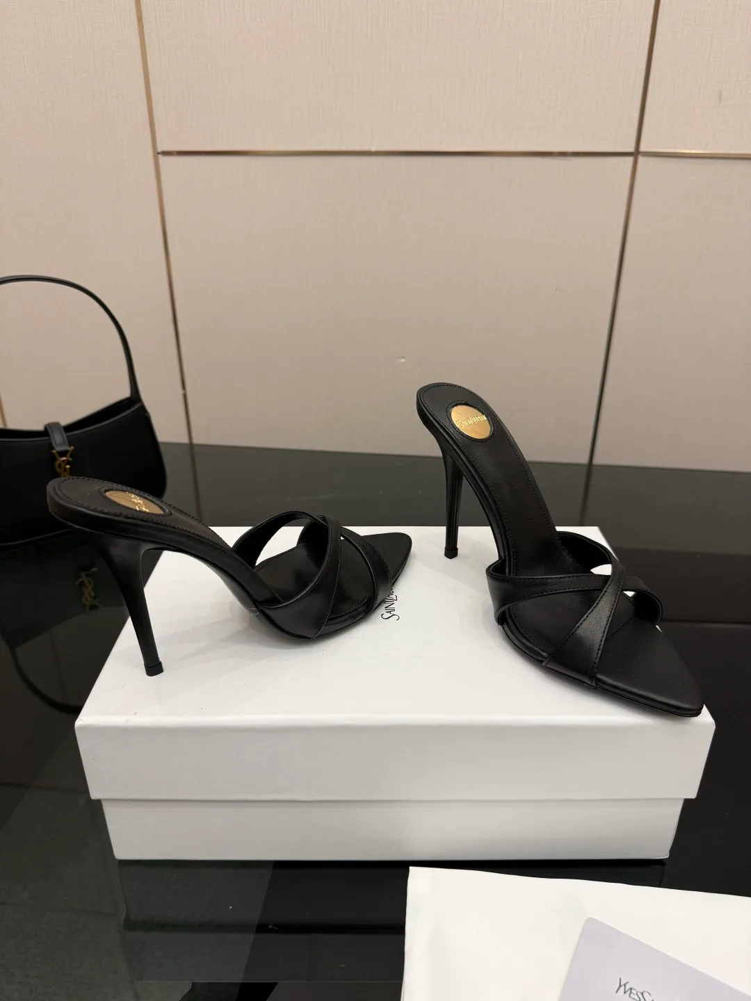 Босоножки Женские Saint Laurent 11409908