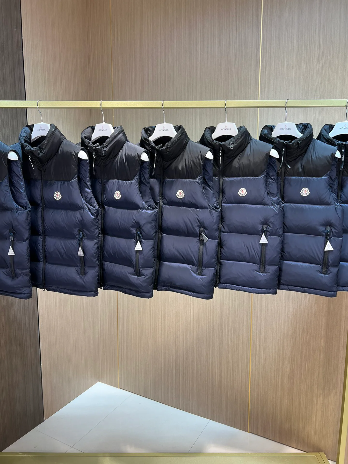 Куртки Женские Moncler Куртки Женские Moncler