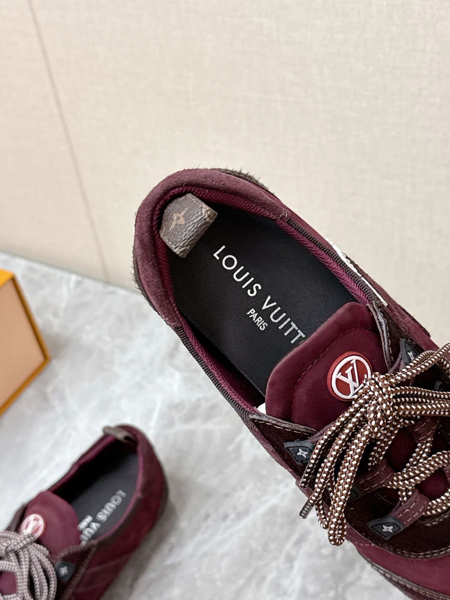 Кроссовки Женские Louis Vuitton 2625309