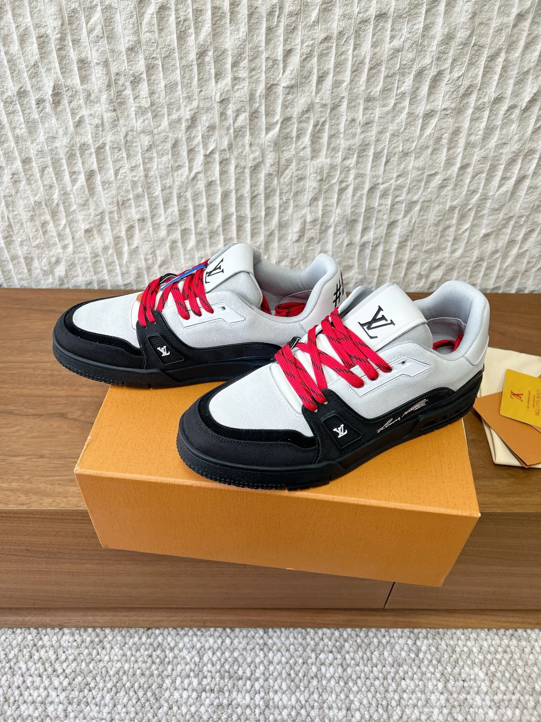 Кроссовки Женские Louis Vuitton 9885137