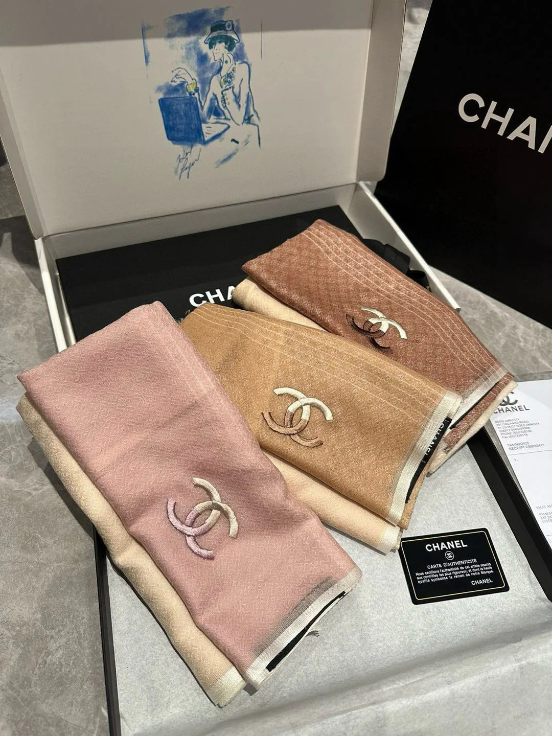 Шарфы Chanel 5425