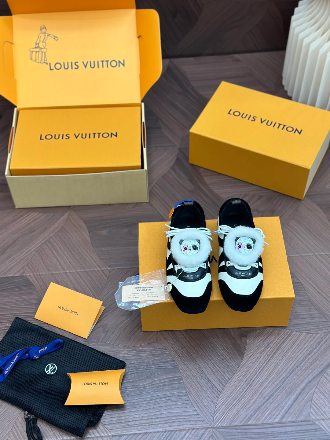 Кроссовки Женские Louis Vuitton 19480018