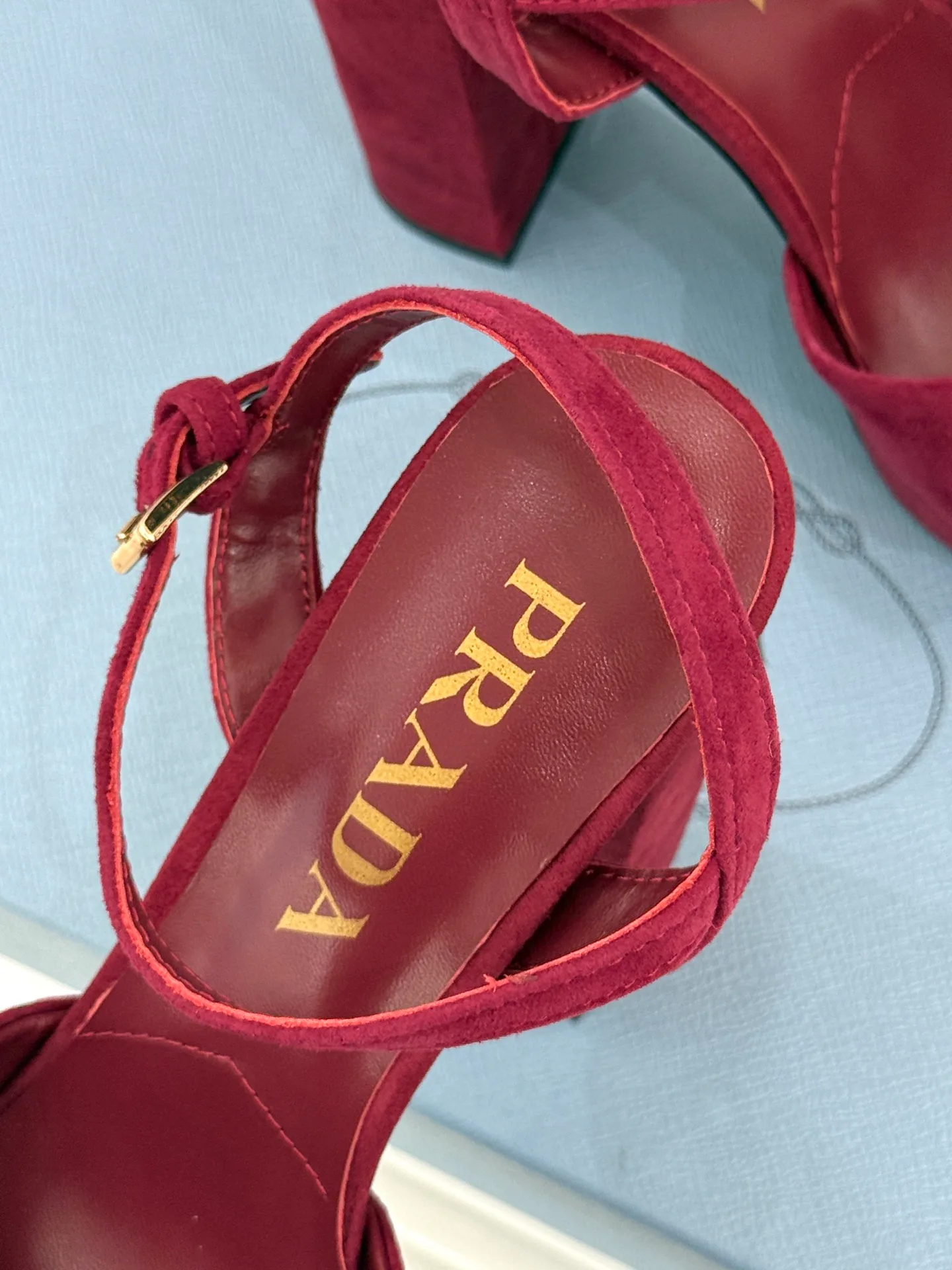 Босоножки Женские Prada 18627574