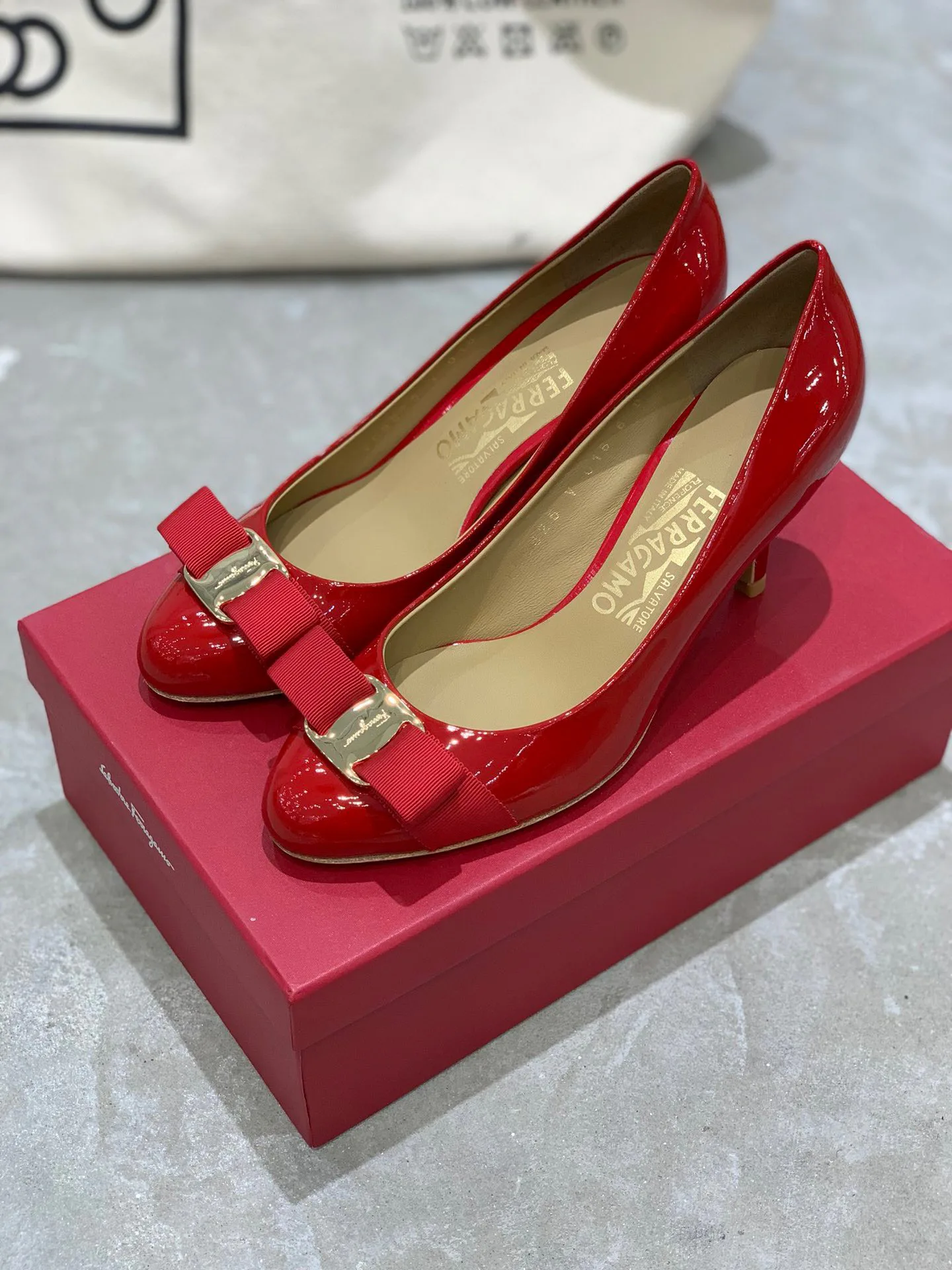 Туфли Женские Salvatore Ferragamo 18340726