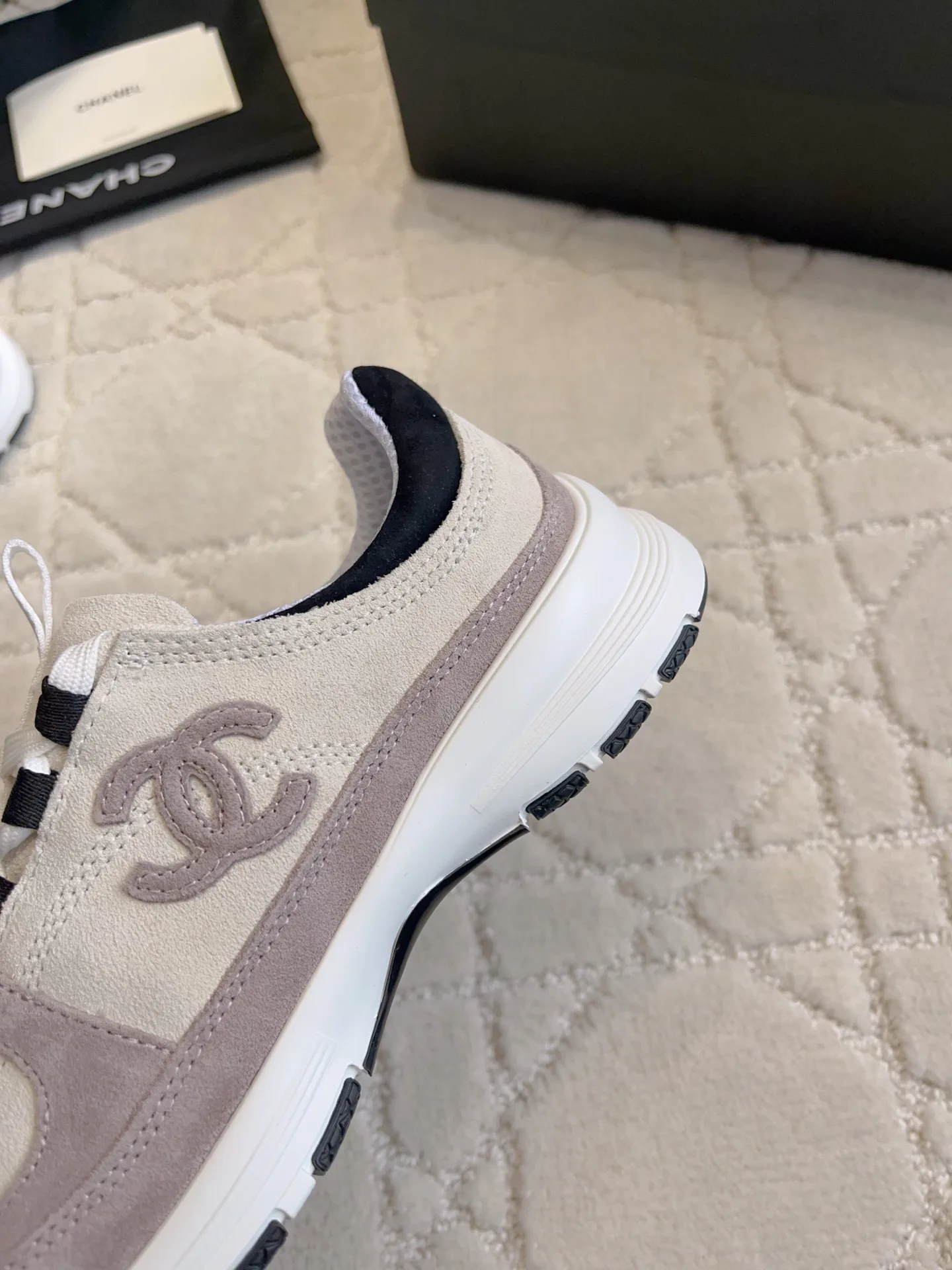 Кроссовки Женские Chanel 17936566