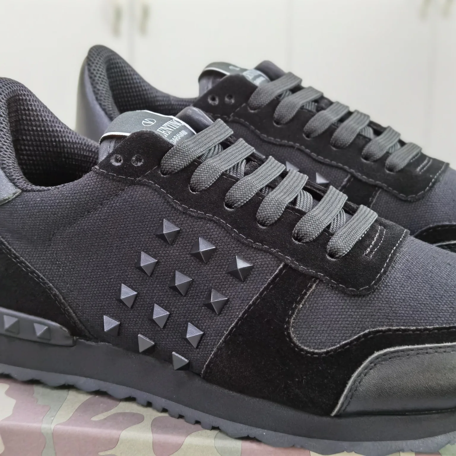 Кроссовки Женские Valentino 10736428