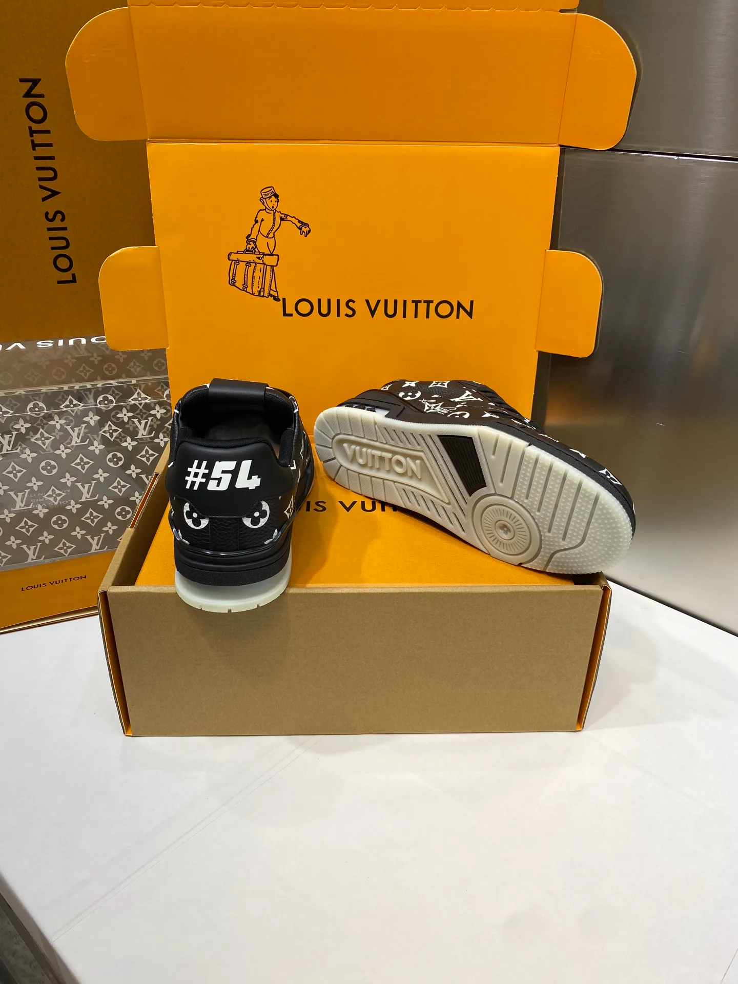 Кроссовки Женские Louis Vuitton 17969035