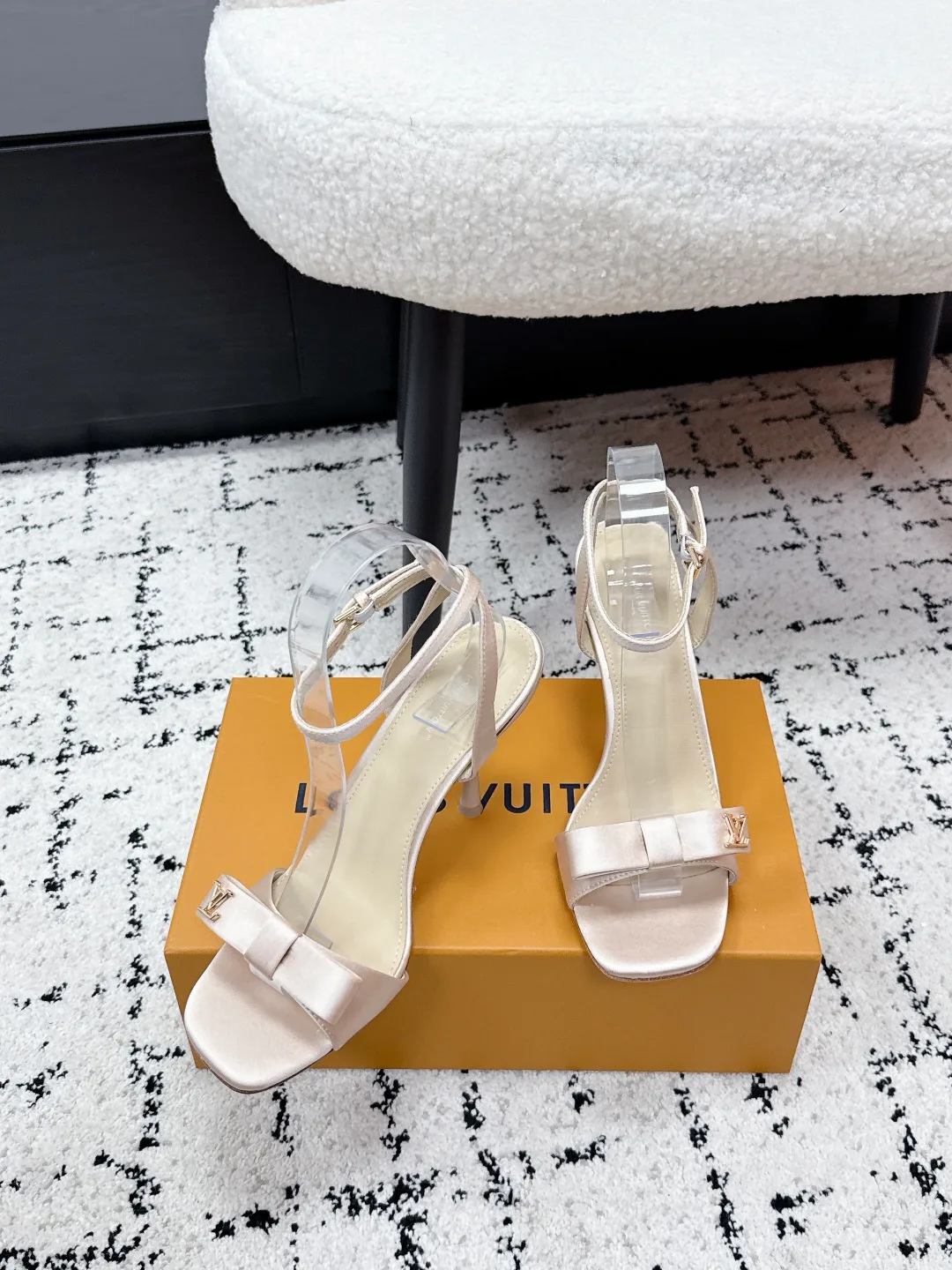 Босоножки Женские Louis Vuitton 13070817