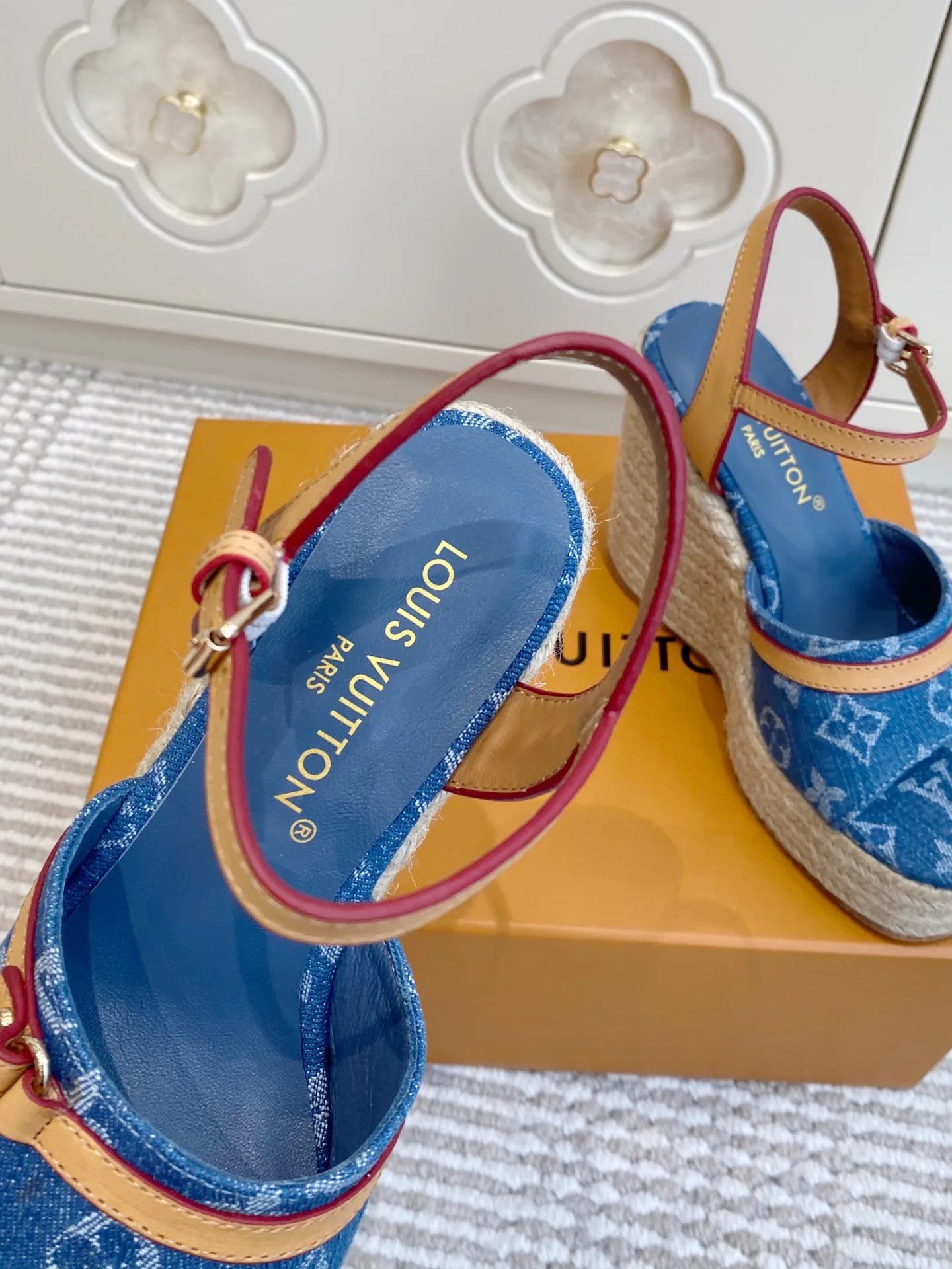 Босоножки Женские Louis Vuitton 12779854
