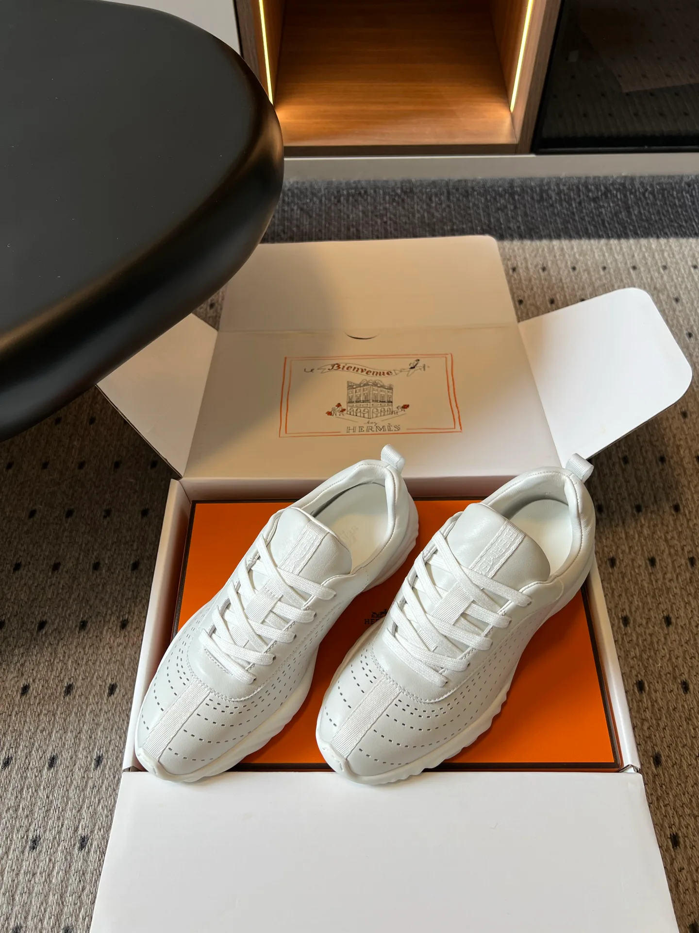Кроссовки Женские Hermes 17625156