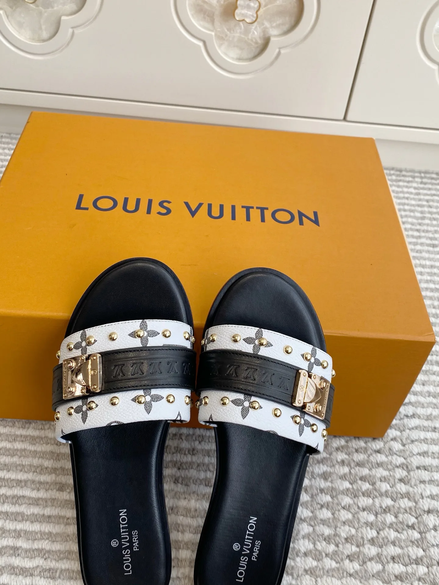 Шлепанцы Женские Louis Vuitton 11701935