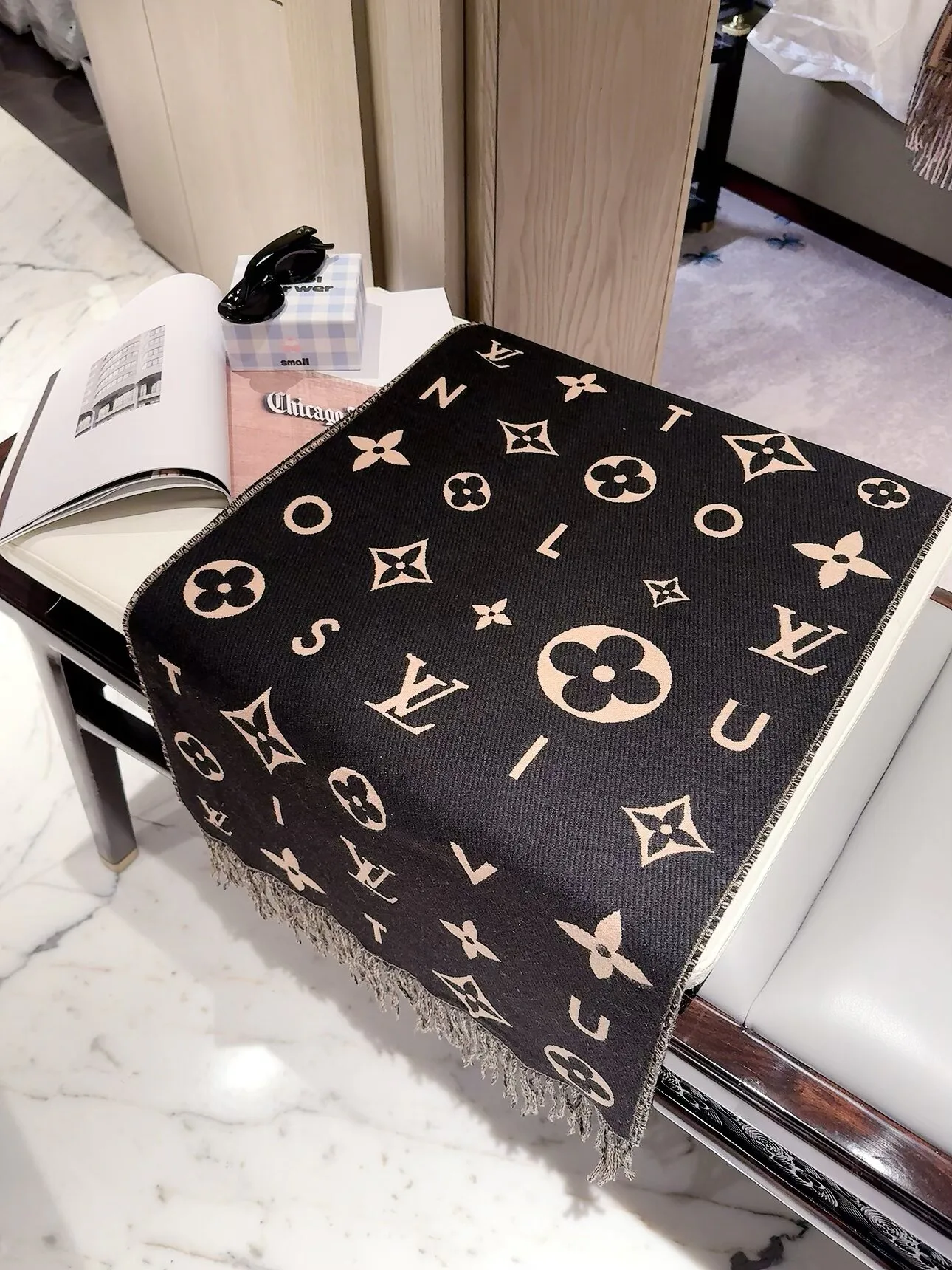 Шарфы Louis Vuitton 18377563