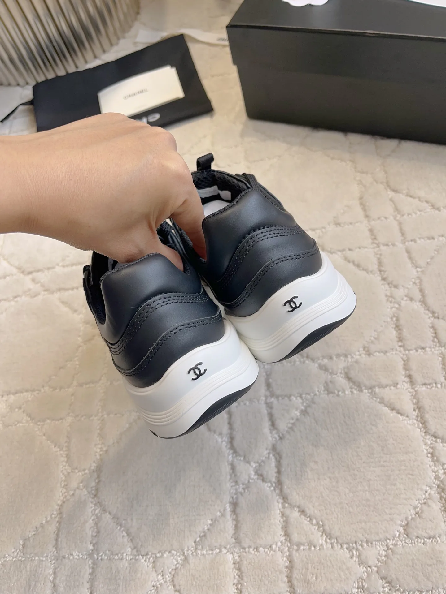 Кроссовки Женские Chanel 17936568