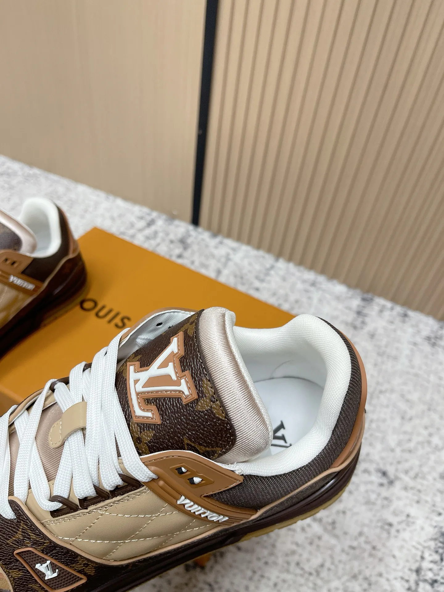 Кроссовки Женские Louis Vuitton 5737782