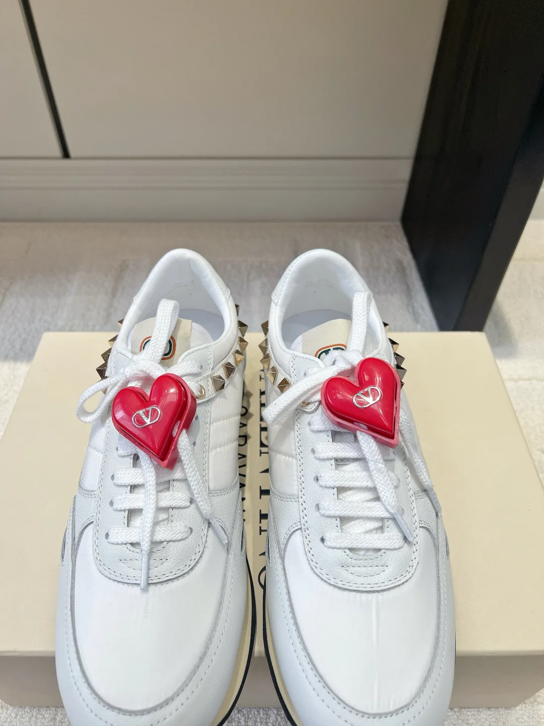 Кроссовки Женские Valentino 18436570