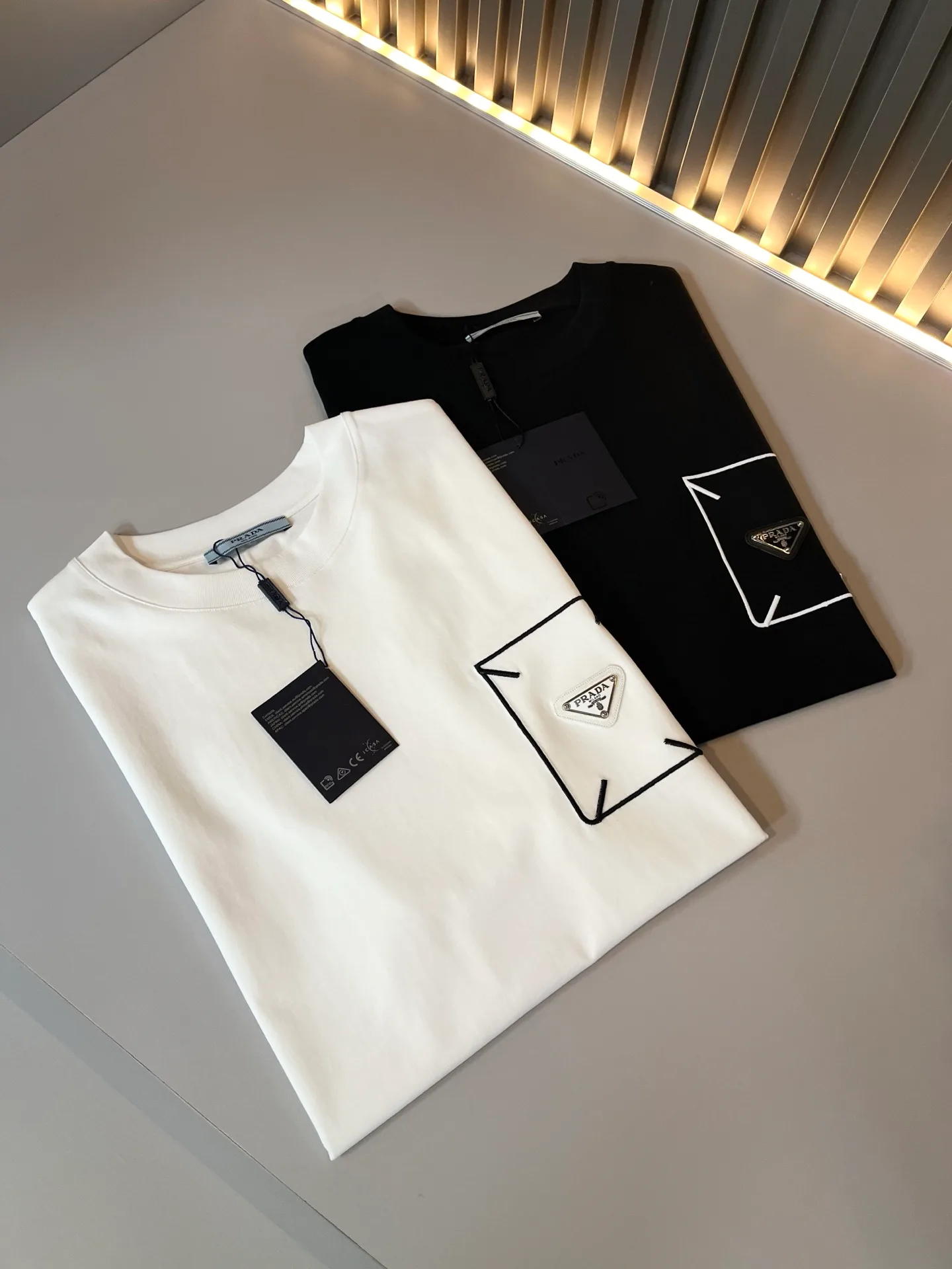 Футболки Женские Prada 11361198