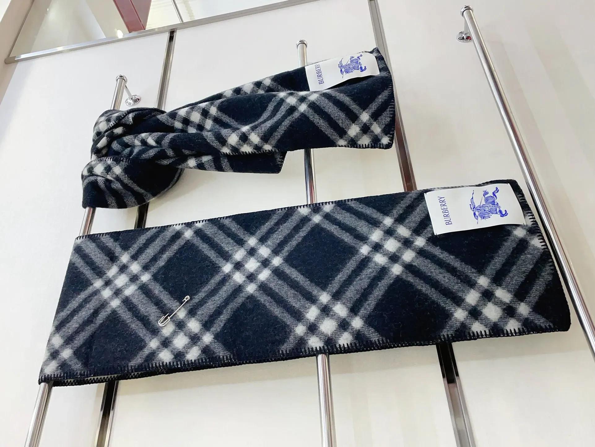 Шарфы Burberry 136863