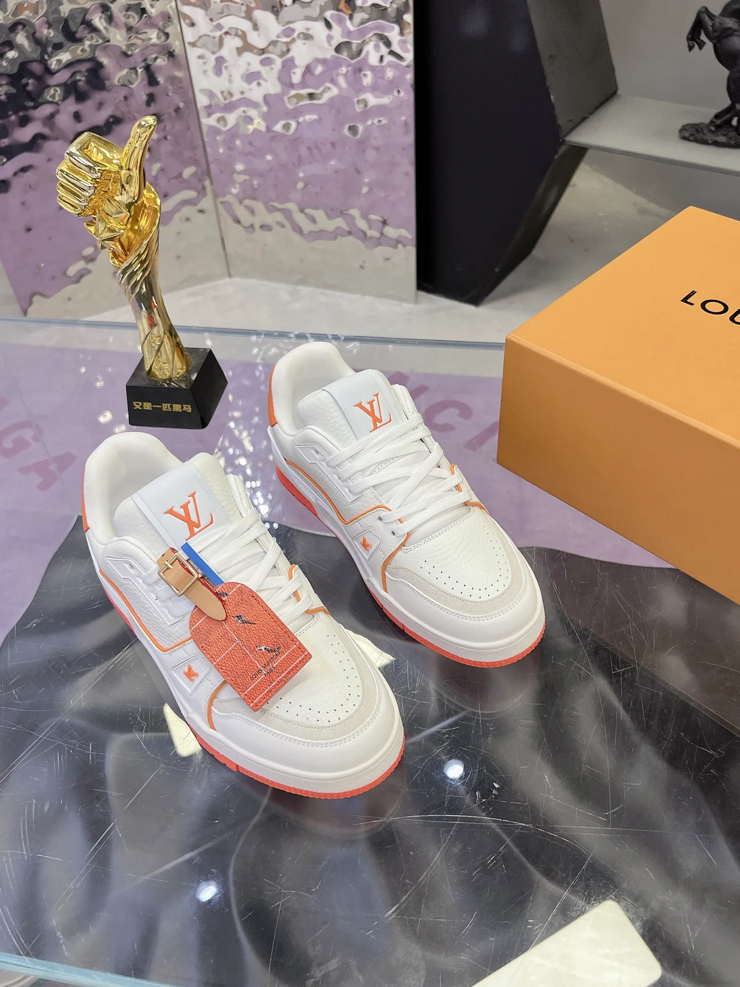 Кроссовки Женские Louis Vuitton 17635606