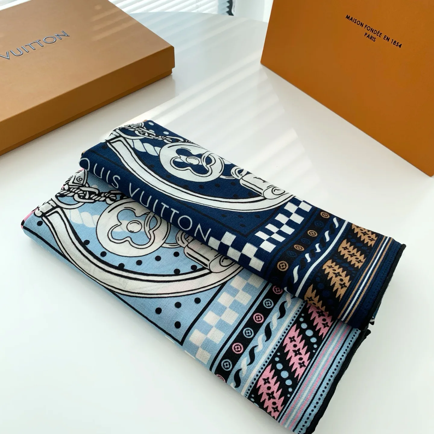 Шарфы Louis Vuitton 110419