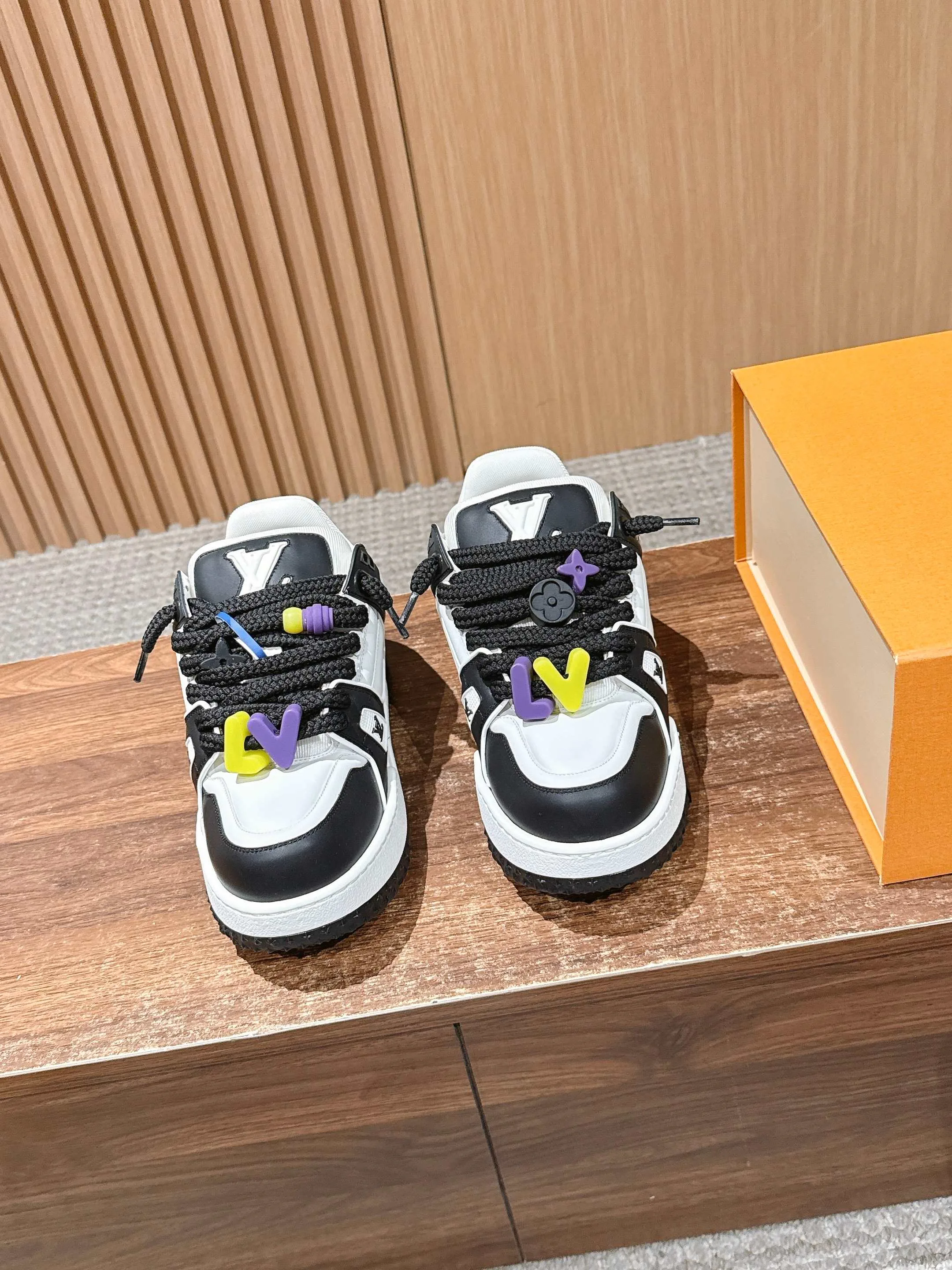 Кроссовки Женские Louis Vuitton 4269599