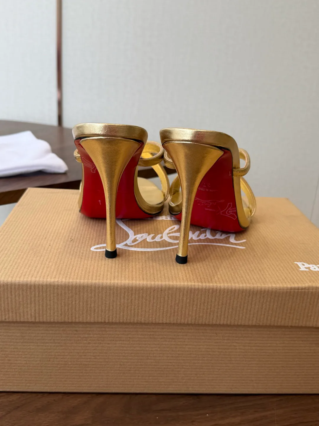 Босоножки Женские Christian Louboutin 18183088