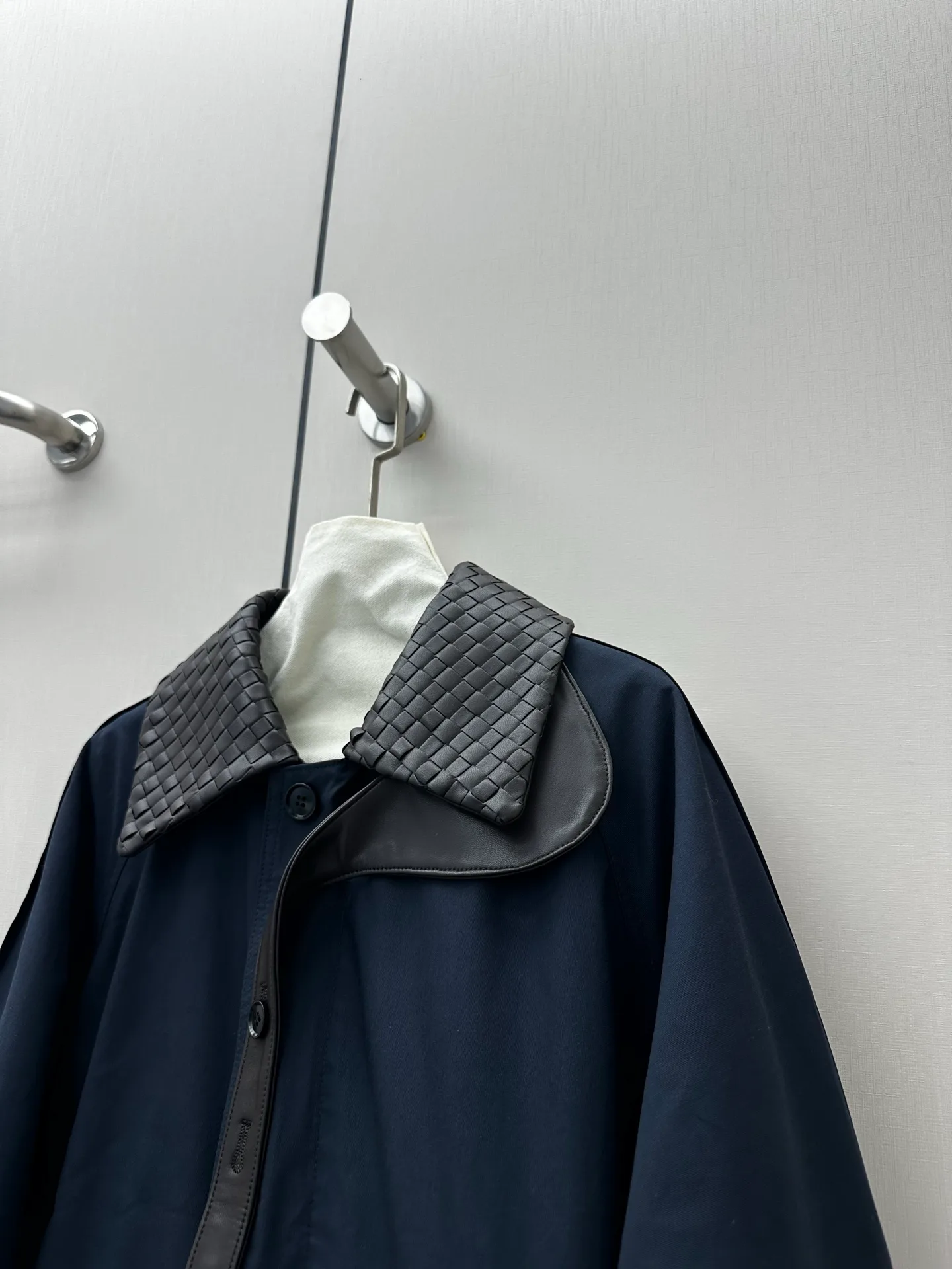 Кожаные Куртки И Дублёнки Женские Bottega Veneta 17417238