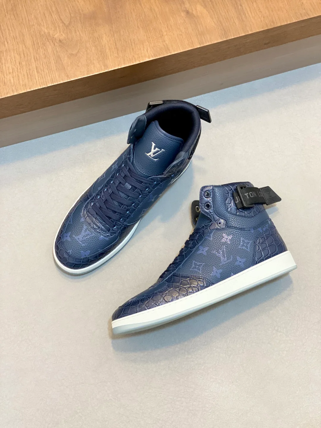 Кроссовки Мужские Louis Vuitton 18265101