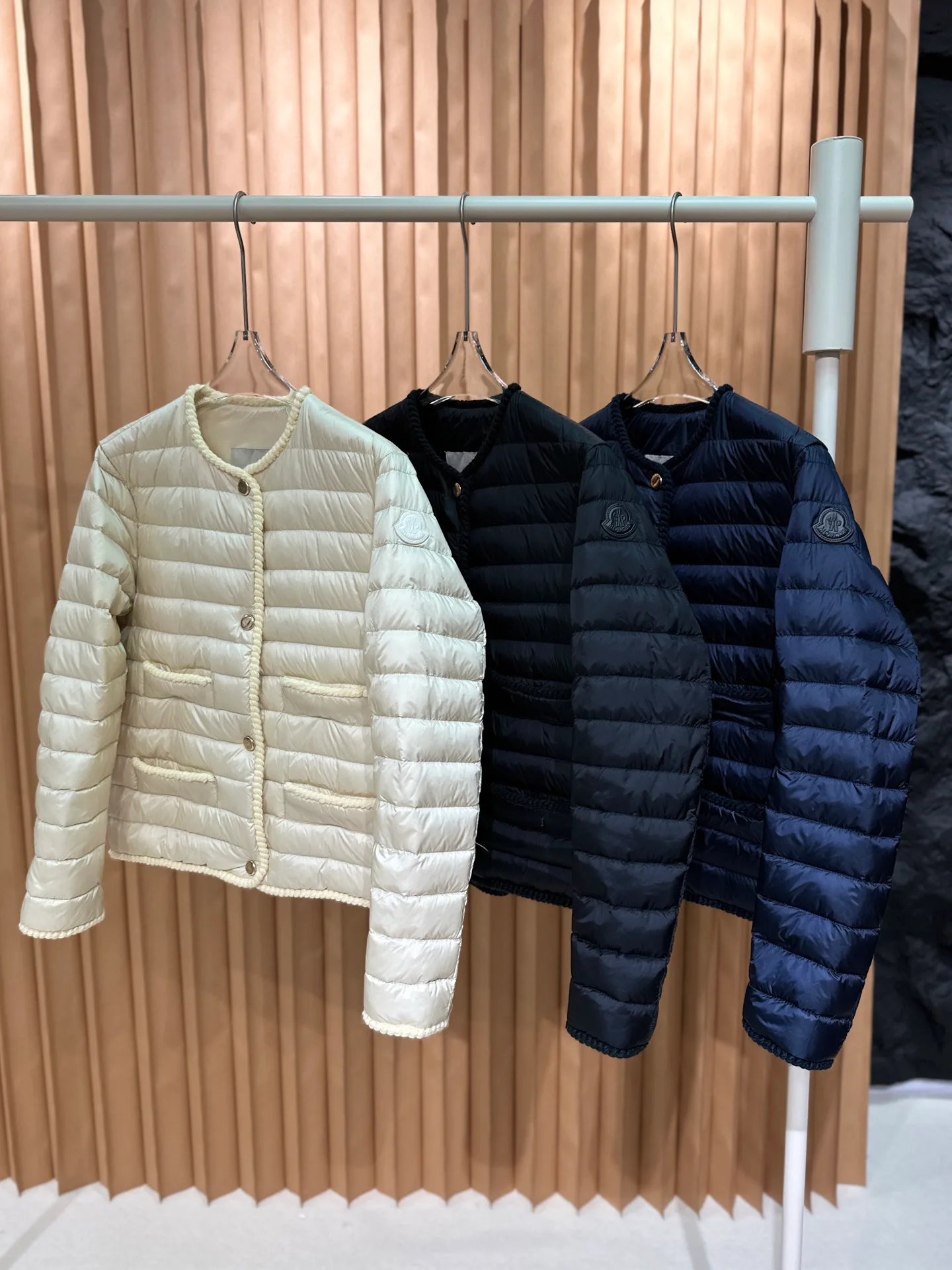 Куртки И Пуховики Женские Moncler 18710179