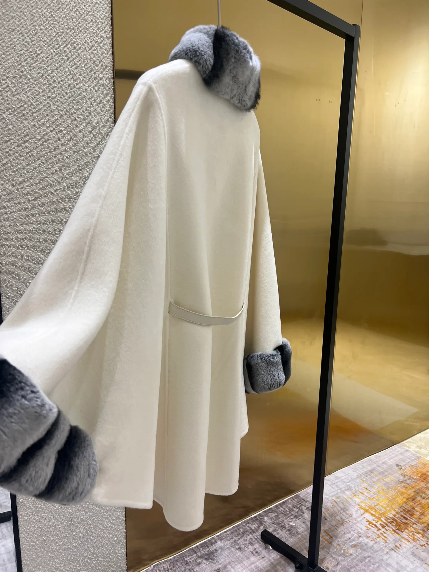 Пальто Женские Loro Piana 19078709