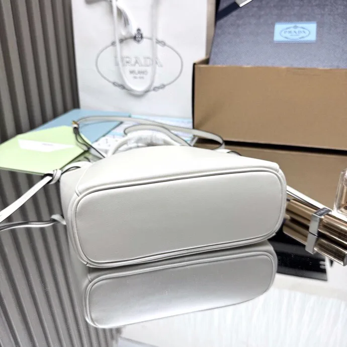 Классические Сумки Женские Prada 13332203