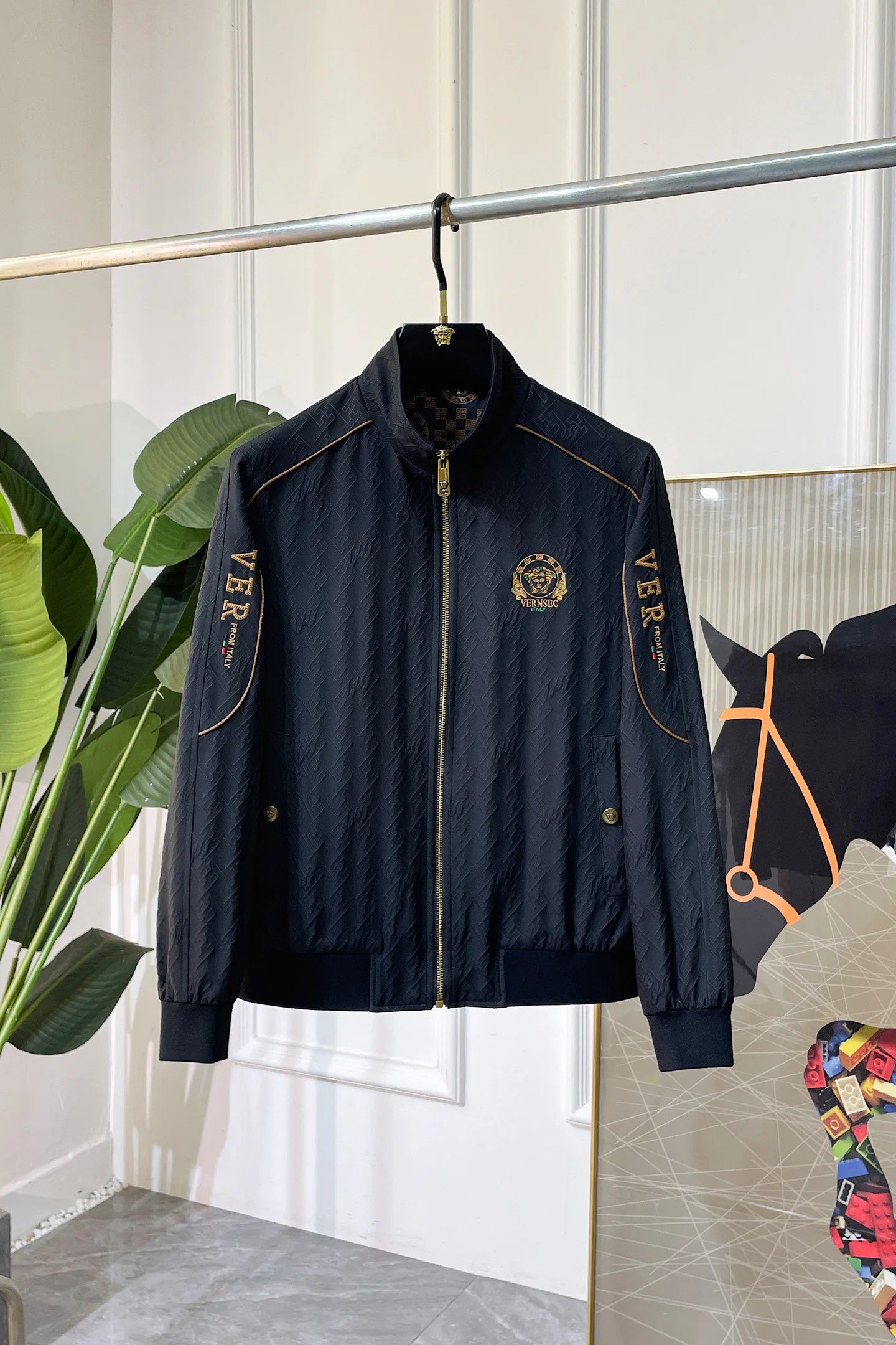Куртки И Пуховики Мужские Versace 17900364