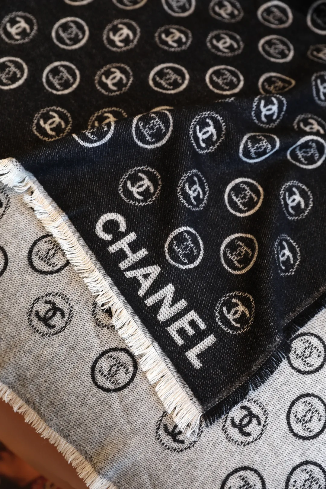 Шарфы Chanel 17869086
