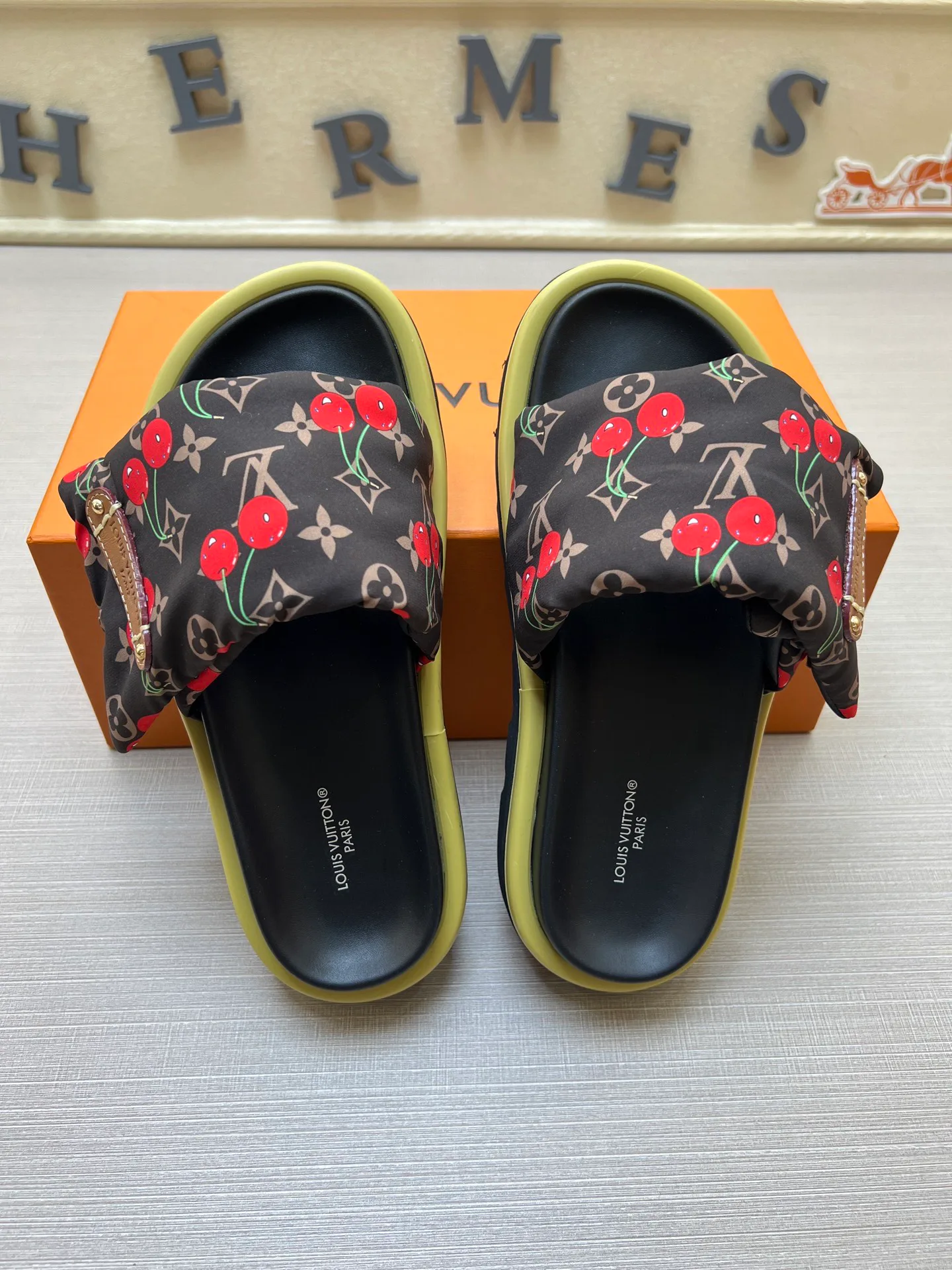 Шлепанцы Женские Louis Vuitton 9801563