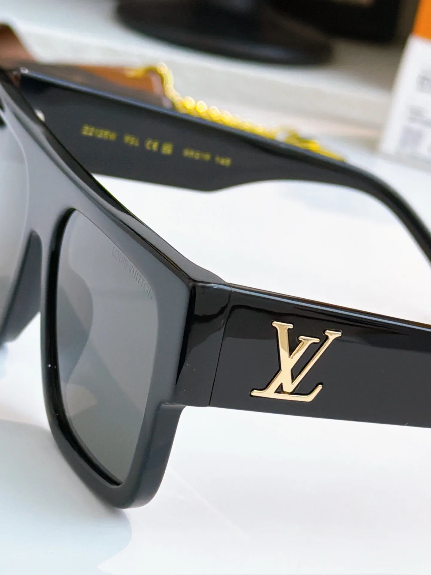 Очки Louis Vuitton 13084810