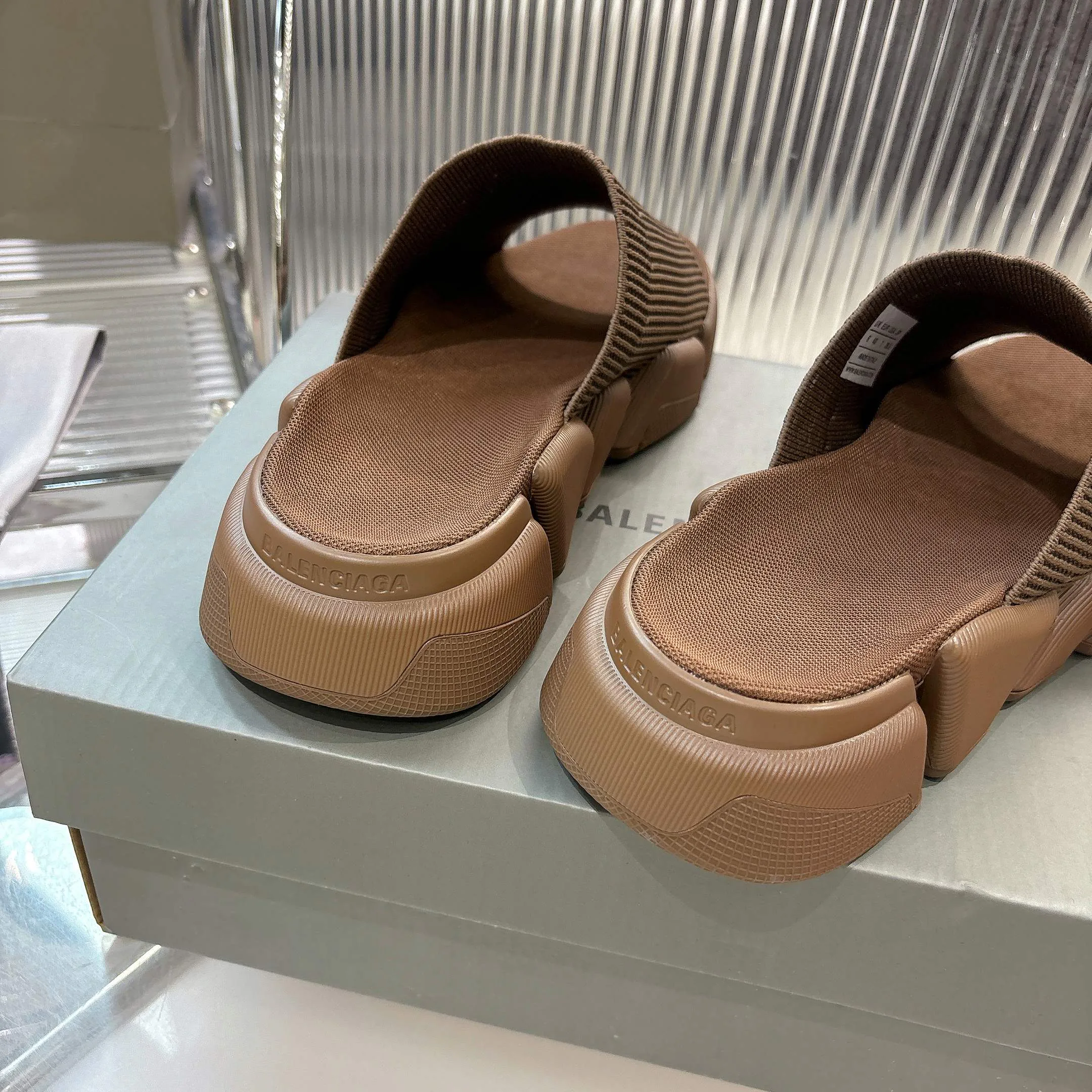 Шлепанцы Женские Balenciaga 17182654