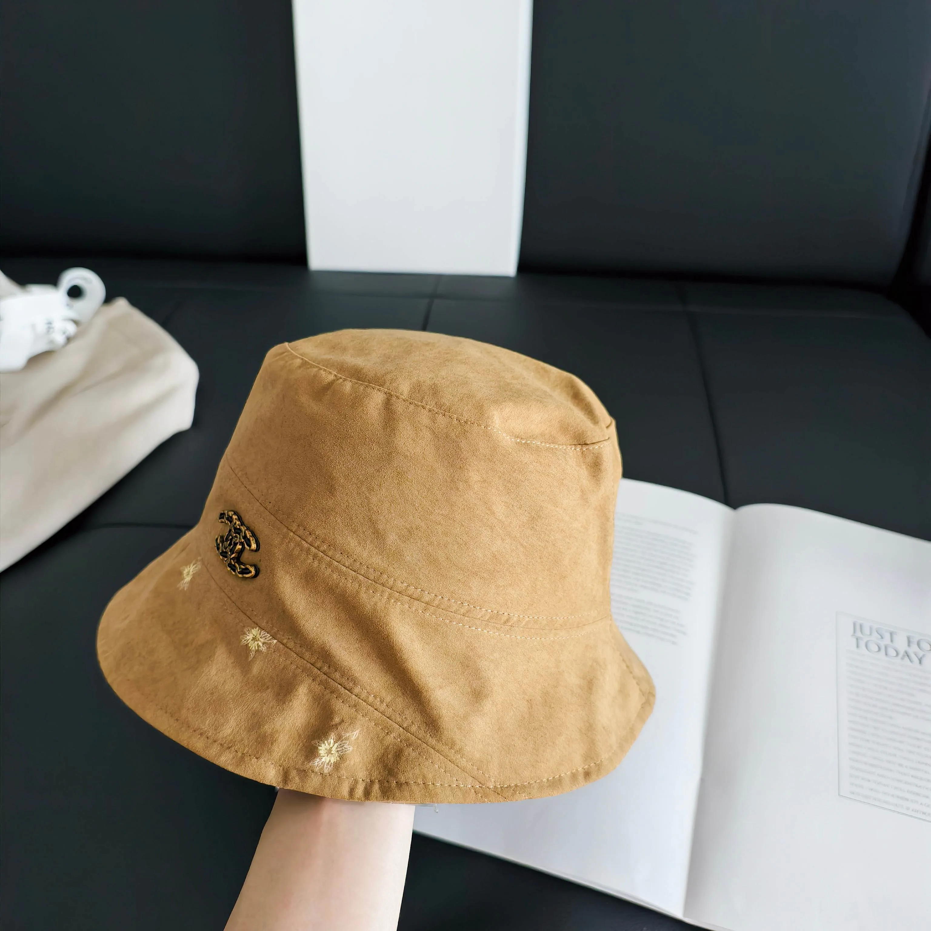 Головные Уборы Chanel 17498273