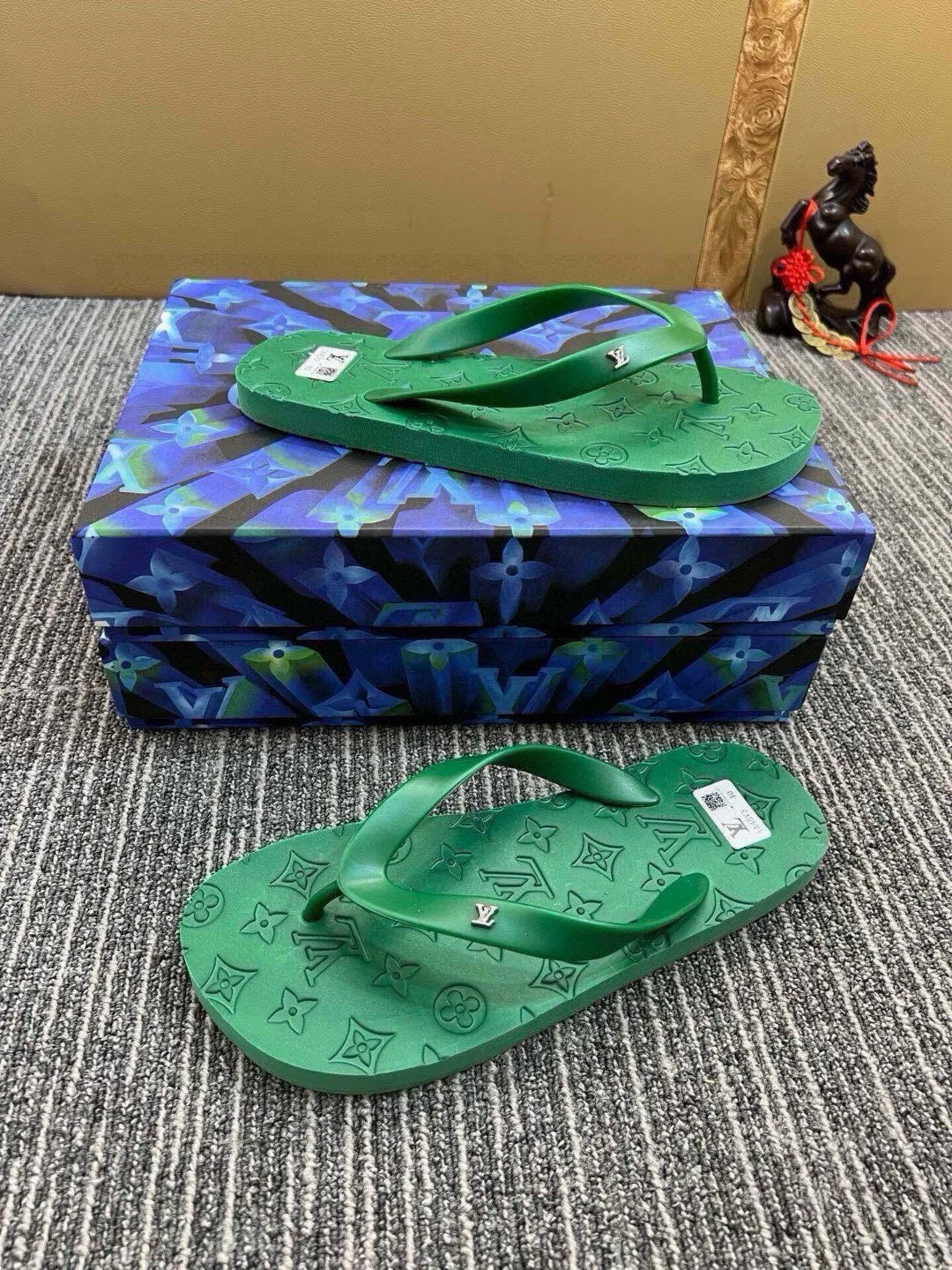 Шлепанцы Мужские Louis Vuitton 10646318