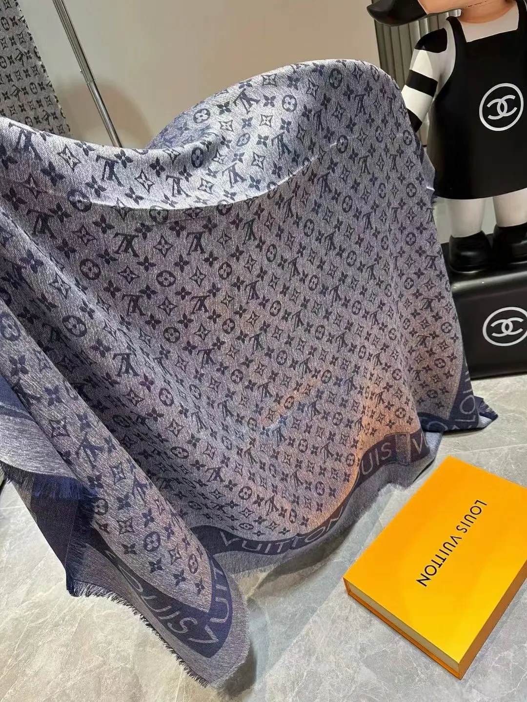 Шарфы Louis Vuitton 17991541