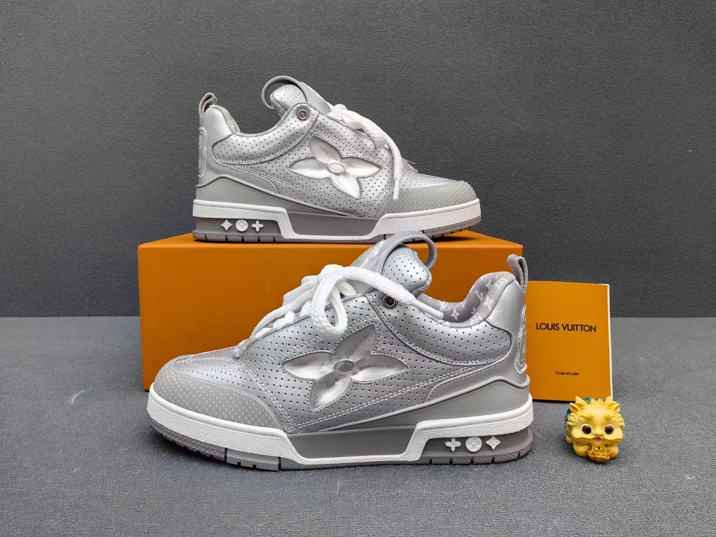 Кроссовки Женские Louis Vuitton 13130440