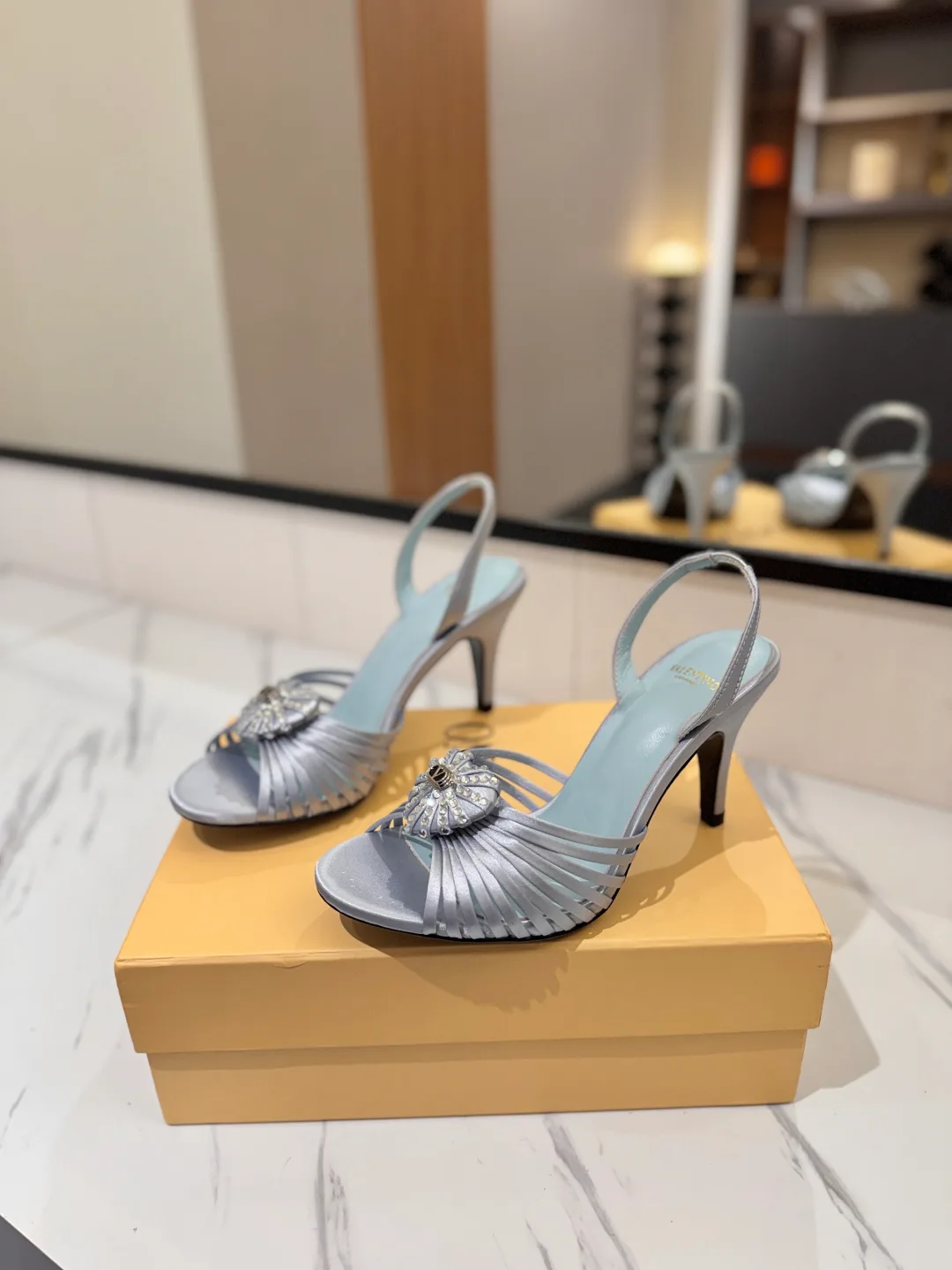 Босоножки Женские Valentino 18134885