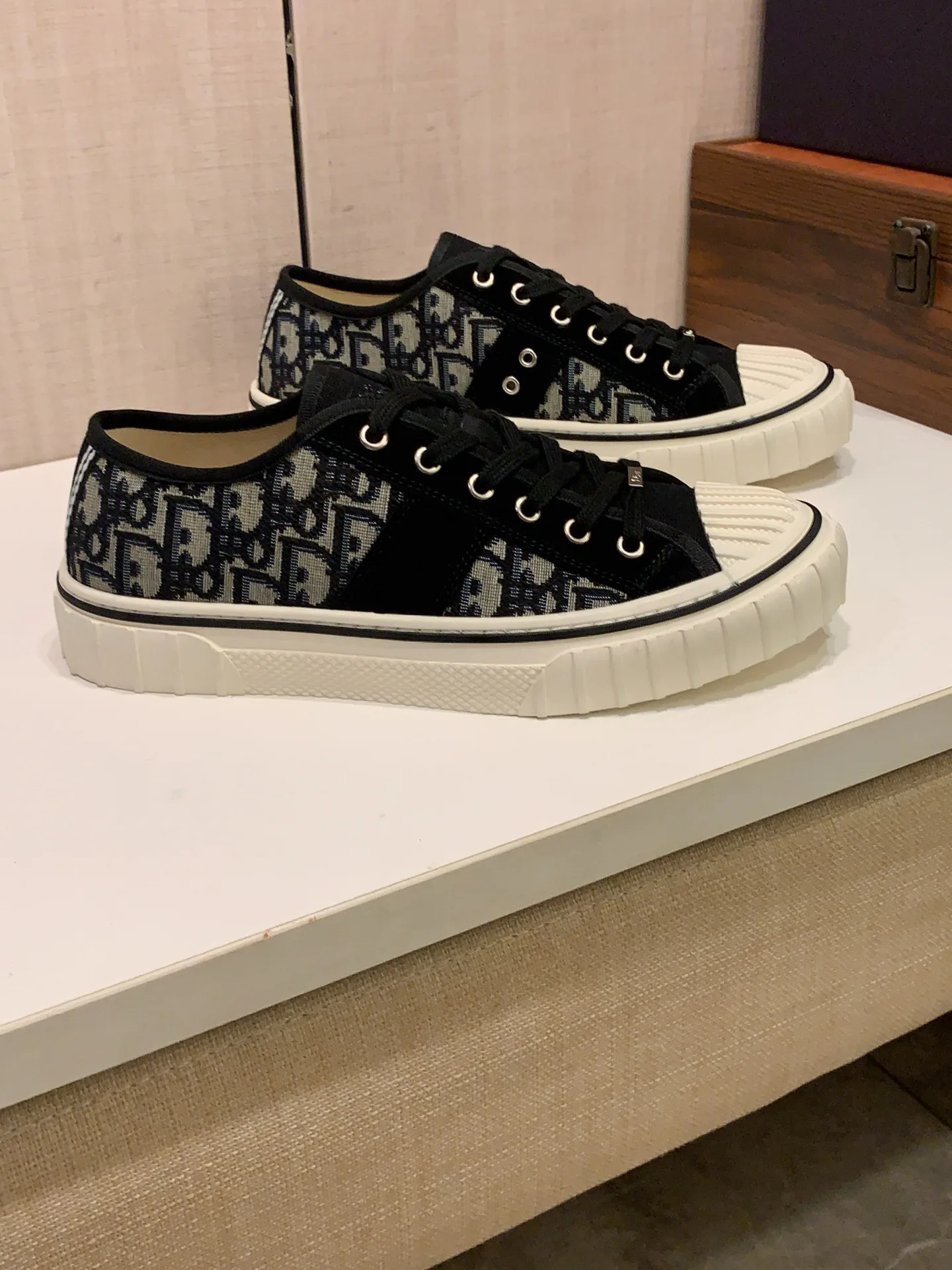 Кроссовки Мужские Christian Dior 18247723