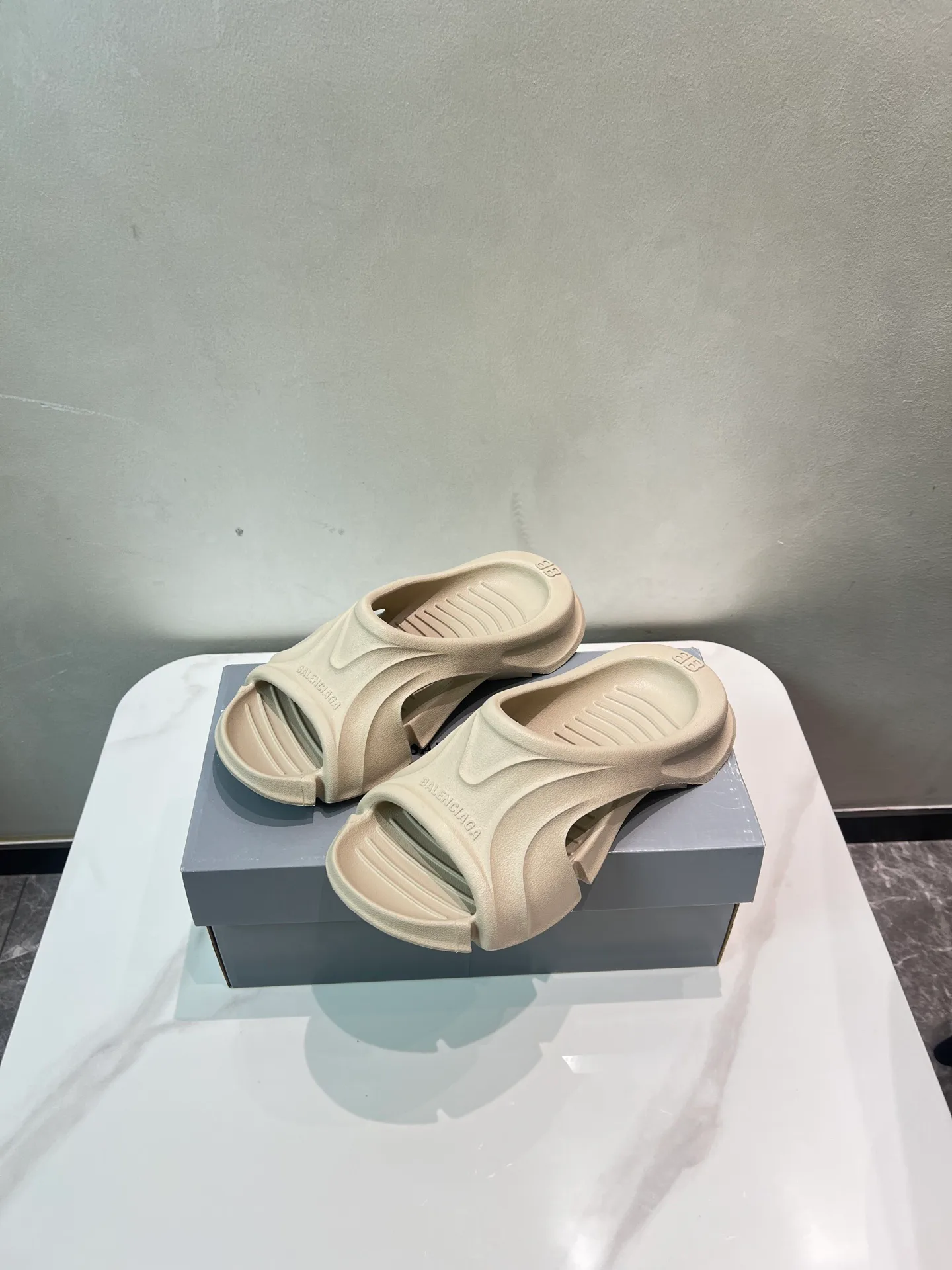 Шлепанцы Женские Balenciaga 33514